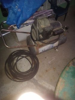 Good campbell hausfeld  11gal air compressor  comes with its hose  works great