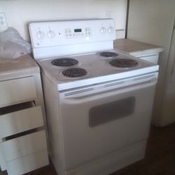 Really Nice Electric Stove And Whirlpool Fridge