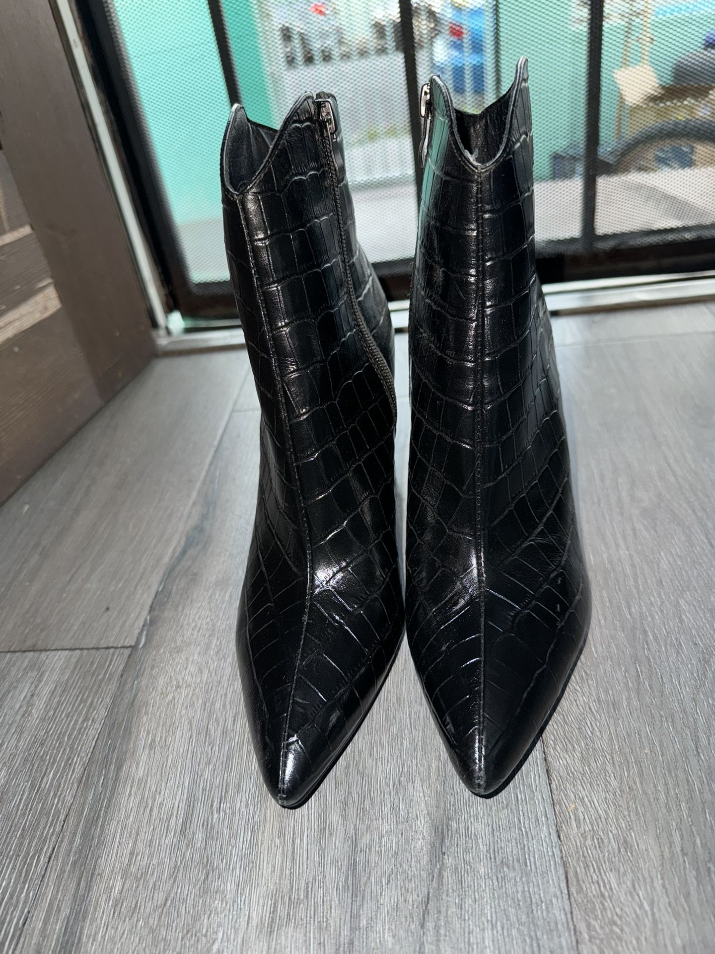 Black Lili shoes Booties