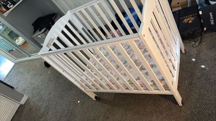 Mini crib