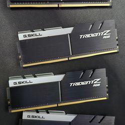 32 GB RAM trident Z  DDR4