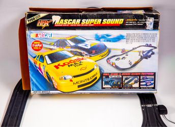 Tyco Talking NASCAR 1998 slot car track set excellent conditions