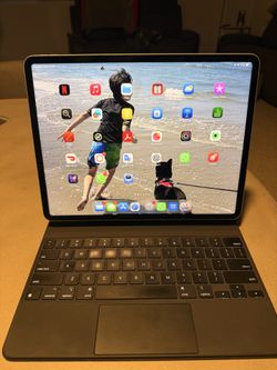 iPad Pro (12.9 inch) (6th generation) 1 TB wifi/data - with magic keyboard (apple)