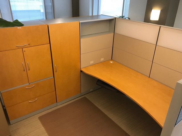 Deluxe office workstation cubicals