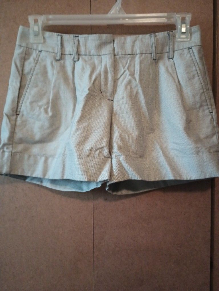 Express Design Studio Light Grey Dress Shorts Sz 6 $10 MPU SERIOUS INQUIRIES ONLY