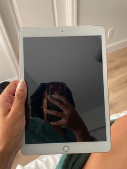 iPad 8th Gen 128GB Wi-Fi + Cellular