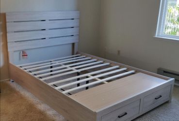 Pearl queen platform bed