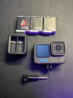 GoPro 11 - 3 Batteries- Memory Not Included