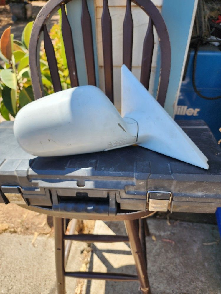 97 Acura Integra Passenger Side Mirror In Great Working Conditions