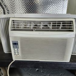 USED 10,000 BTU AC AIR CONDITIONER 