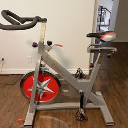 SPINNING BIKE! - LIKE NEW!!! Flywheel Chain Drive Pro Indoor Cycling Exercise Bike