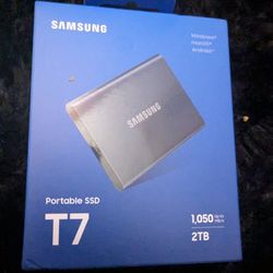 T7   2TB  SSD  SAMSUNG  PORTABLE 