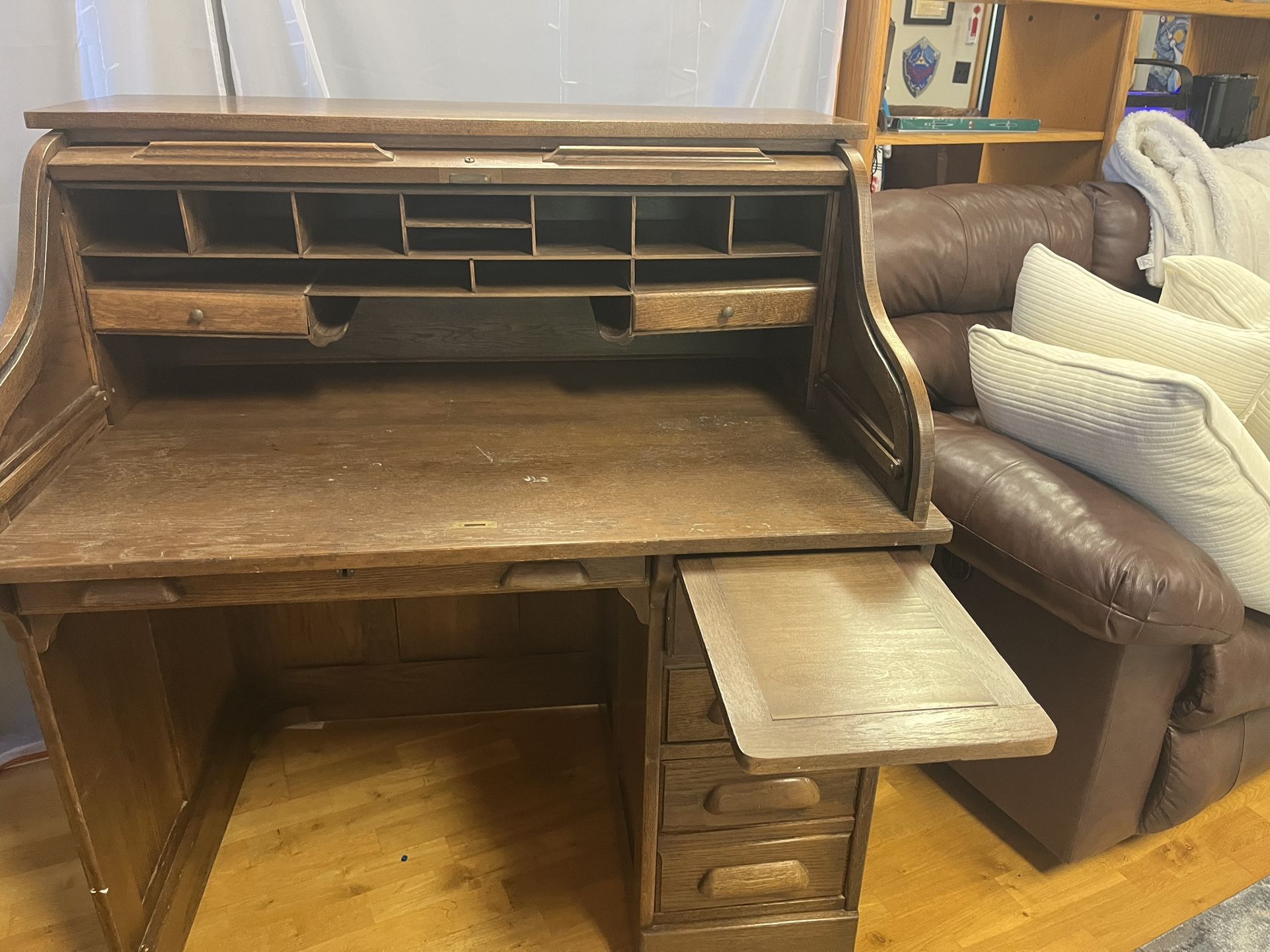 Vintage Rare S Curve Roll Top Desk, Great Condition Antique Tiger Oak Single Drawer Bank Solid Wood paneled Sides $500 Ridgefield