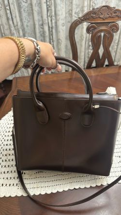 Genuine vintage Tod’s DI tan leather bag