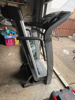 Horizon Fitness RST5.6 Treadmill for Sale in Chicago IL OfferUp