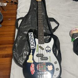 Bass Guitar & Fender RUMBLE 25 AMPS 