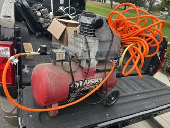 husky 8 gallon air compressor With Hose 