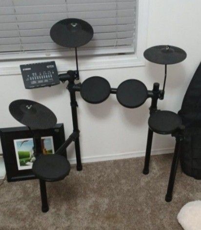 Yamaha DTX Electric Drum Set