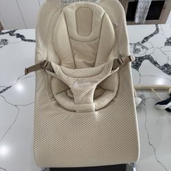 Ergobaby Evolve Bouncer In Cream