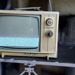 Vintage Zenith Portable TV – Classic 1960s/70s Retro Design