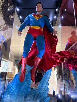 Superman 2025 - Hot Toys + Display Case