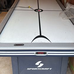 Air Hokey  And Tenis Table 