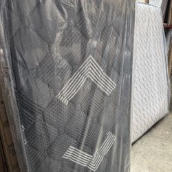 Twin Size Oasis Thermal Comfort Europillowtop Matres!!!!