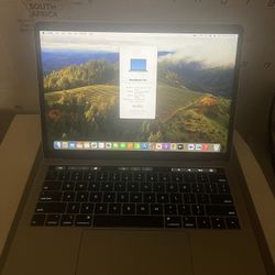 MacBook Pro 13” - 2018 - 2.3 GHz Quad-Core Intel - 8 GB