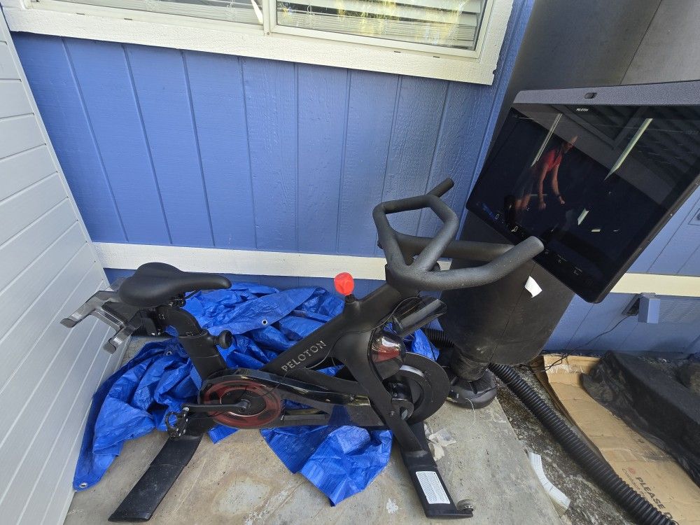 Peloton Bike Plus Century Wavemaster XXL And Gym Mat Bundle