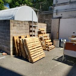 Free Wooden Pallets