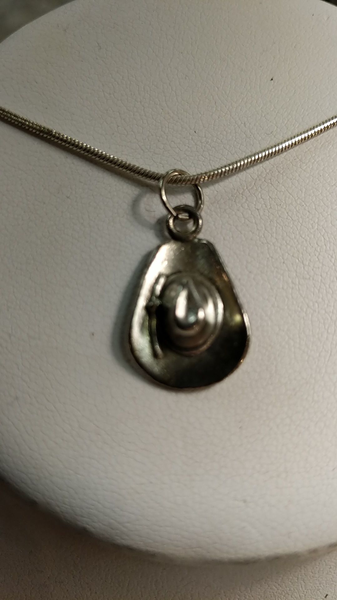 STERLING SILVER CHAIN WITH COWBOY HAT