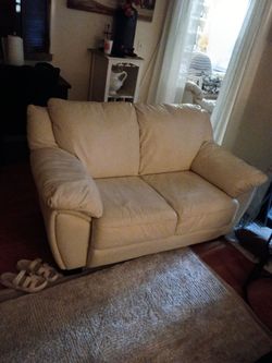 Couches 2 piece white