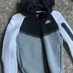 Nike Tech