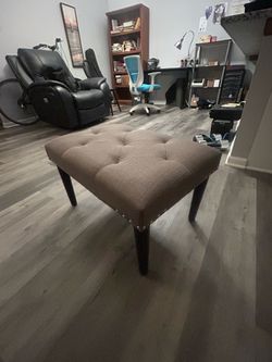 Furniture chair footrest