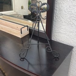 Metal Frame Book Portrait Holder
