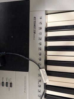 Yamaha 61 key portable keyboard with stand