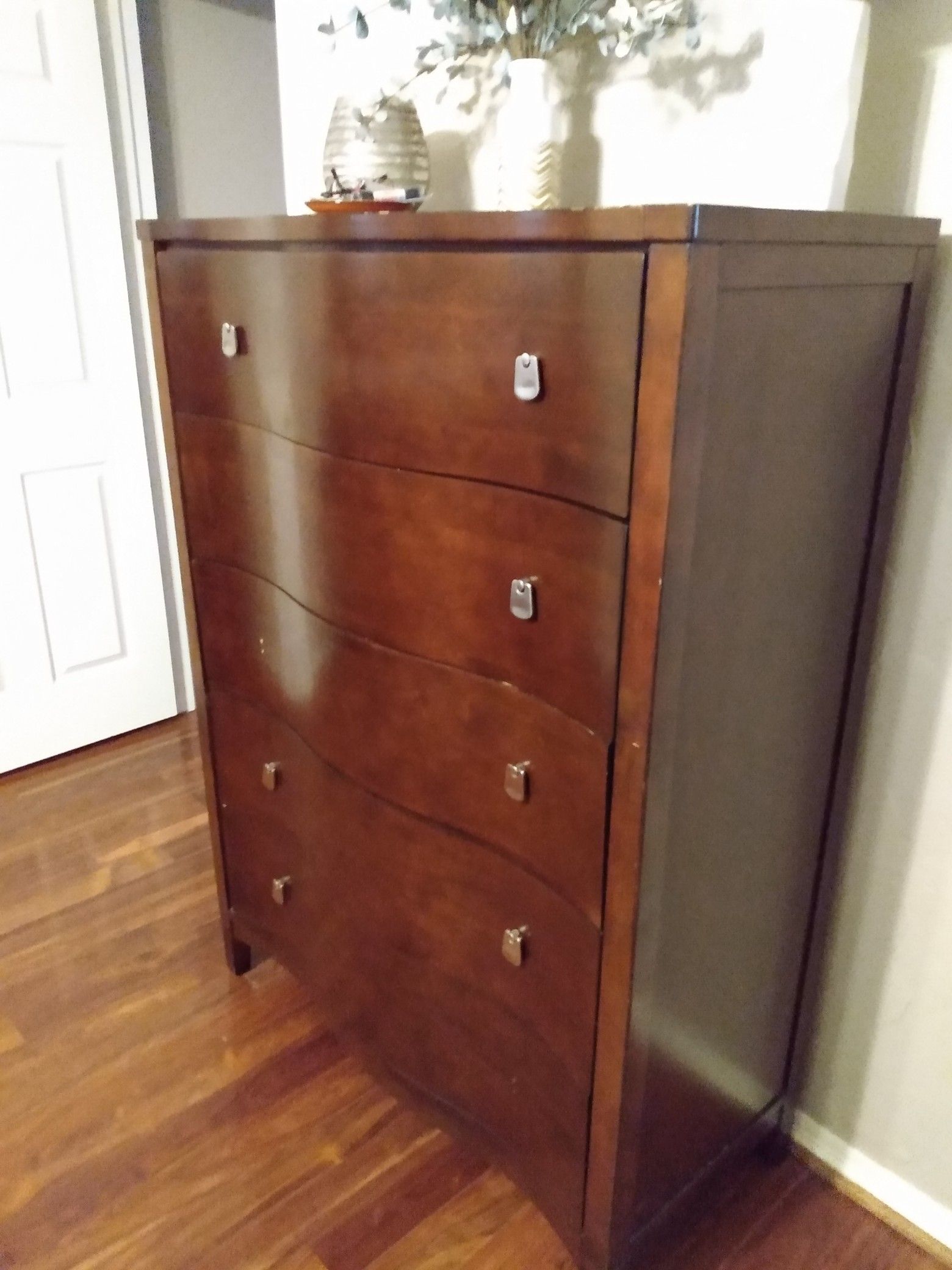 King-size bedroom suit includes matress box springs