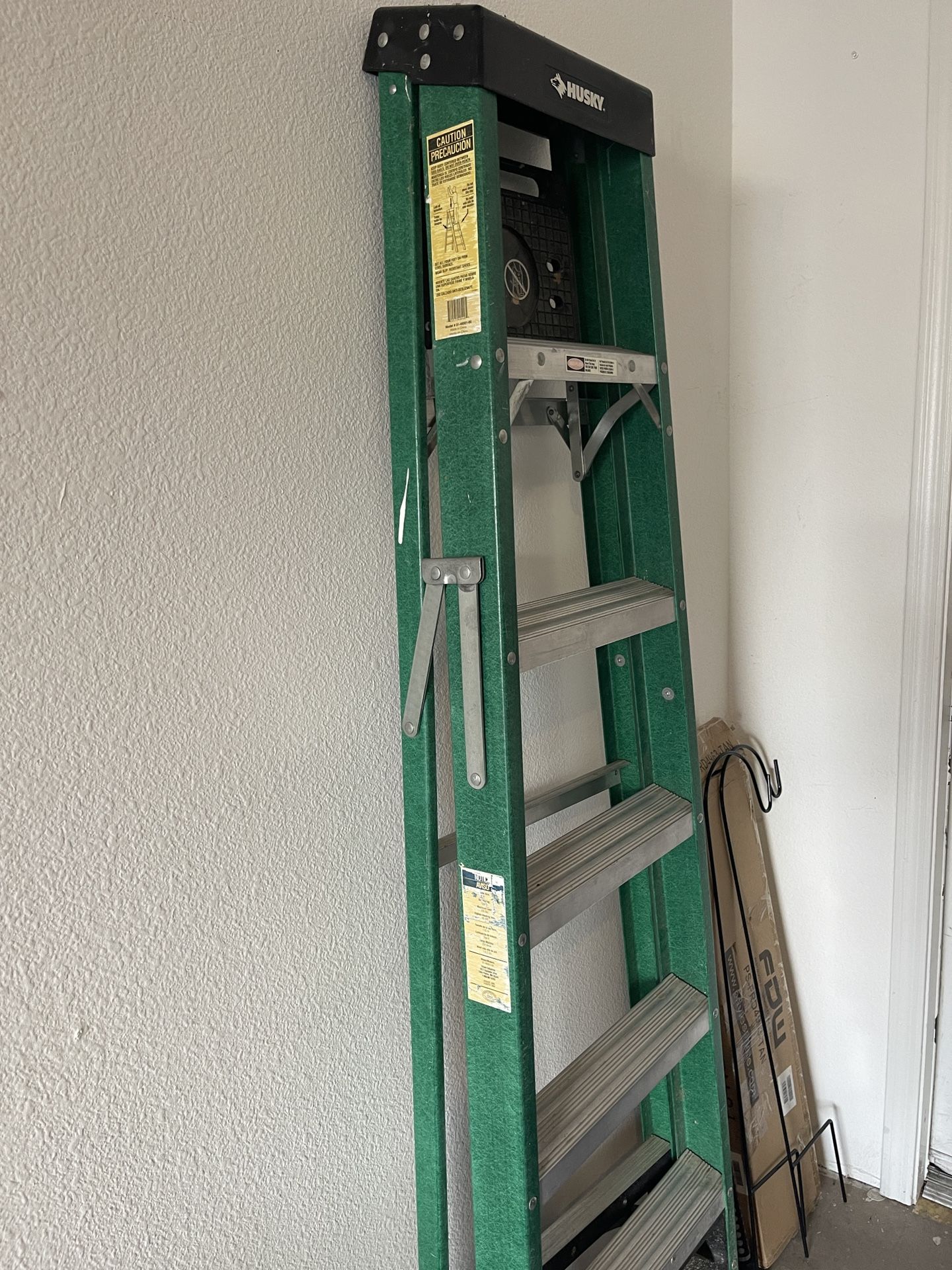 Husky 6ft Fiberglass Ladder