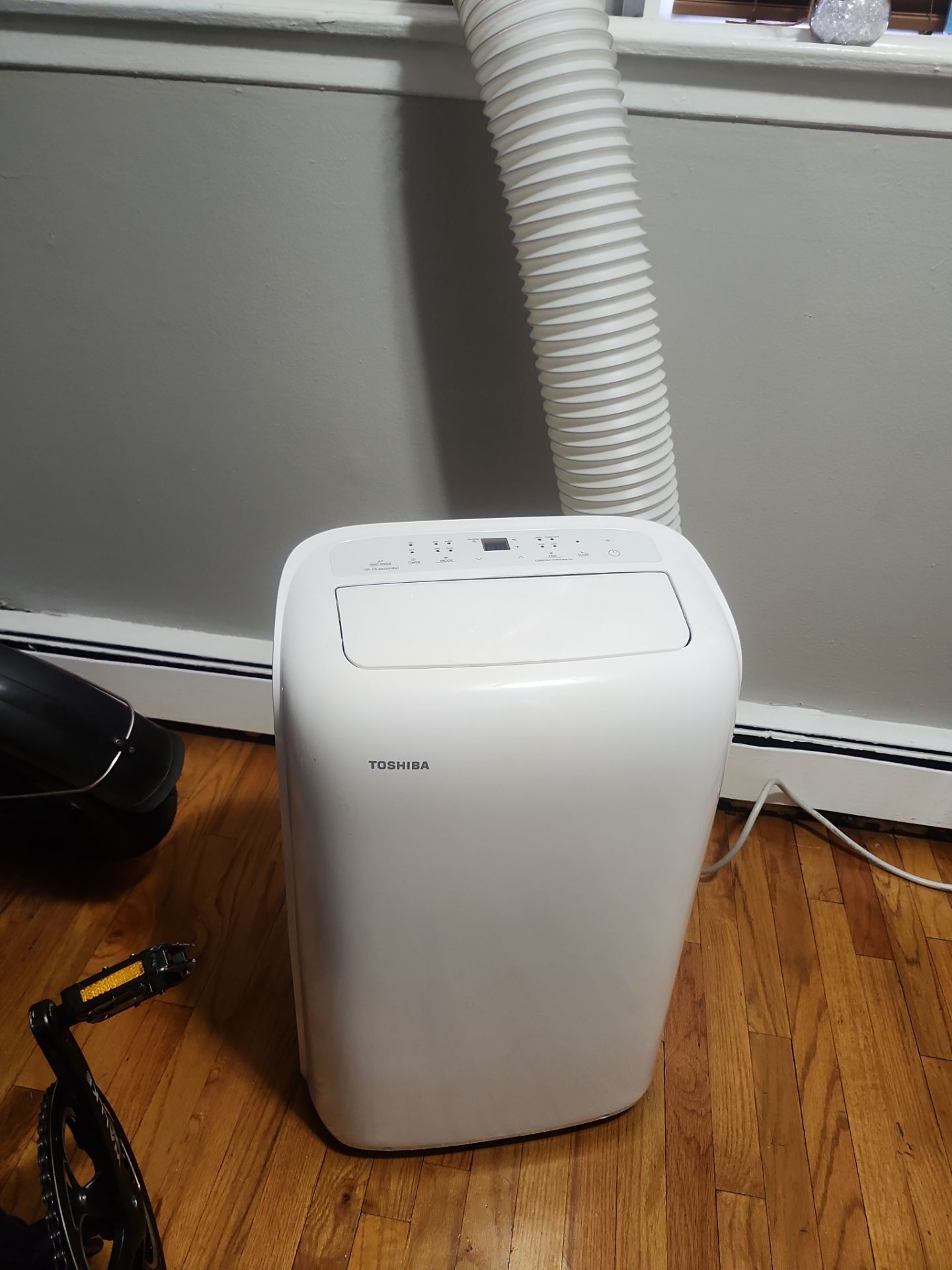 Aire Acondicionado Portátil Toshiba RAC-PD1213CWRU