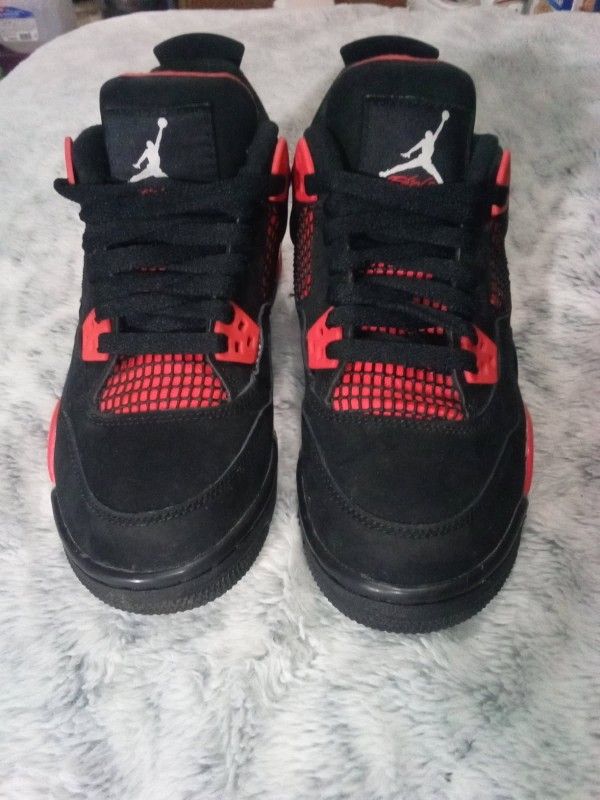 AIR JORDANS RETRO 4 LIKE NEW SIZE 5.5Y