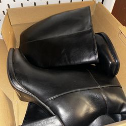 BRAND NEW KNEE HIGH BLACK BOOTS