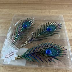 NEW Pretty As A Peacock Iridescent Feathers, Clip, 3 ct, (cash & pick up only)