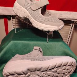 Size 8.5 Worn 2xs Mint Condition Light Weight 