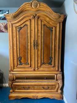 Storage armoire