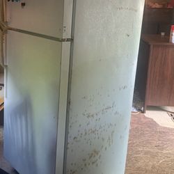 Refrigerator 