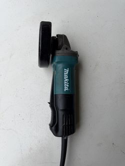 Makita 9557PB 4-1/2” Angle Grinder