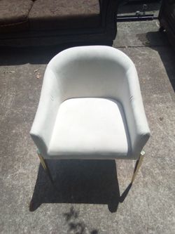 Accent chair cream