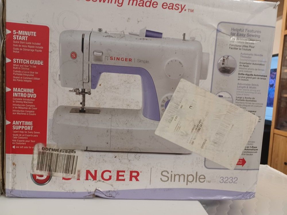 SINGER SEWING MACHINE - MOVING SALE!!