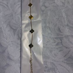 Elegant Gold Stainless Steel Clover Charm Bracelet 