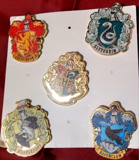 Harry Potter Collectible 4 Houses Hogwarts Enamel Pin Set Lot Ravenclaw Hufflepuff Slytherin Gryffindor Brand New!!